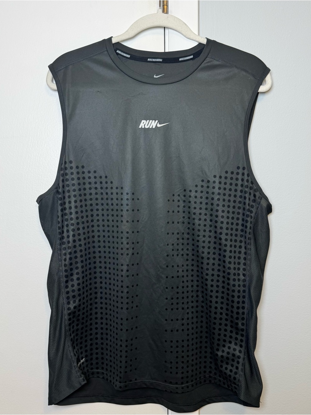 Nike Black Run Men's Sleeveless Training Tank with Dot Pattern